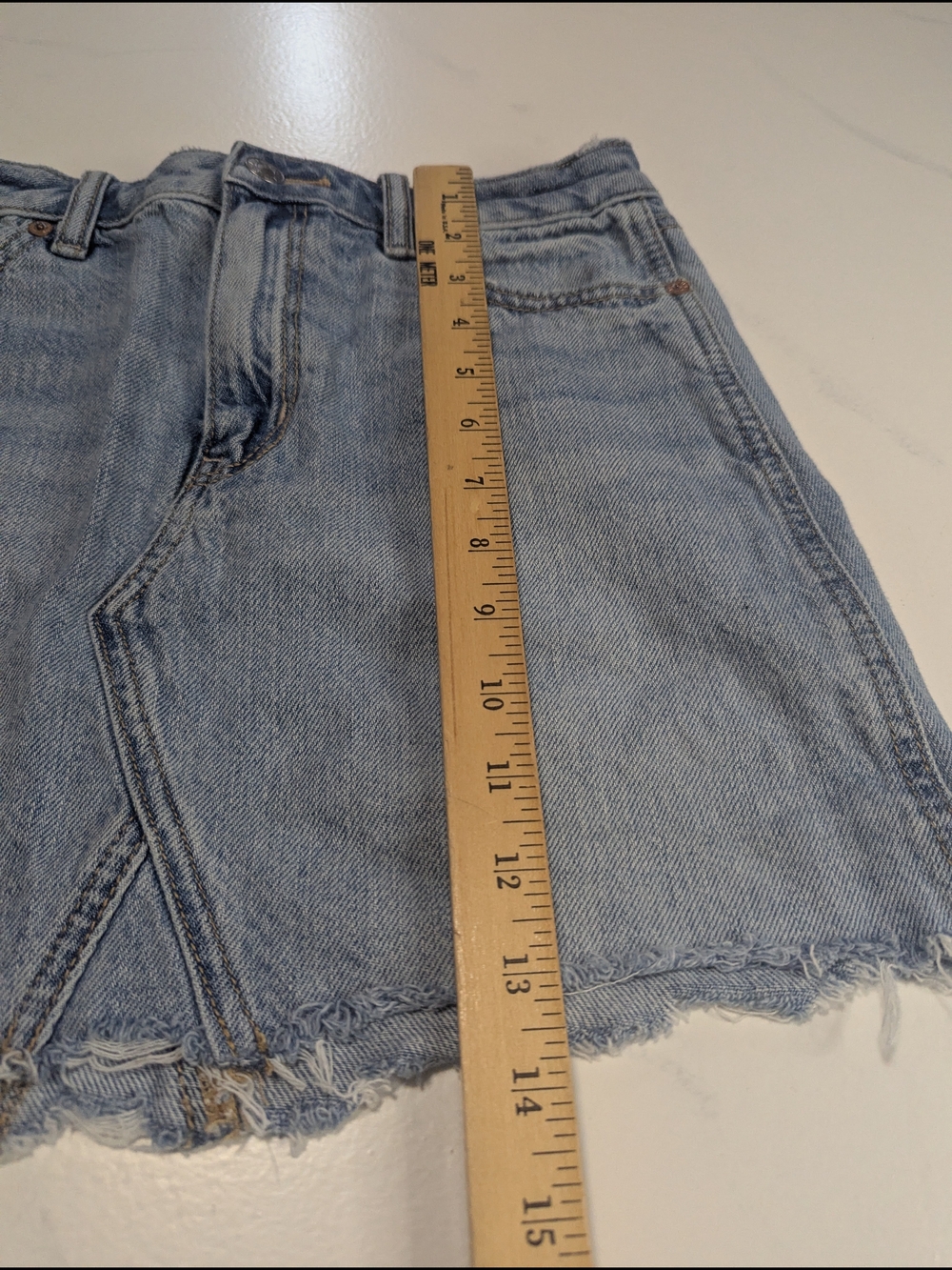 American Eagle Jean Mini Skirt Women's Size 0 Light Wash Denim Cut Off Y2K - Picture 4 of 10